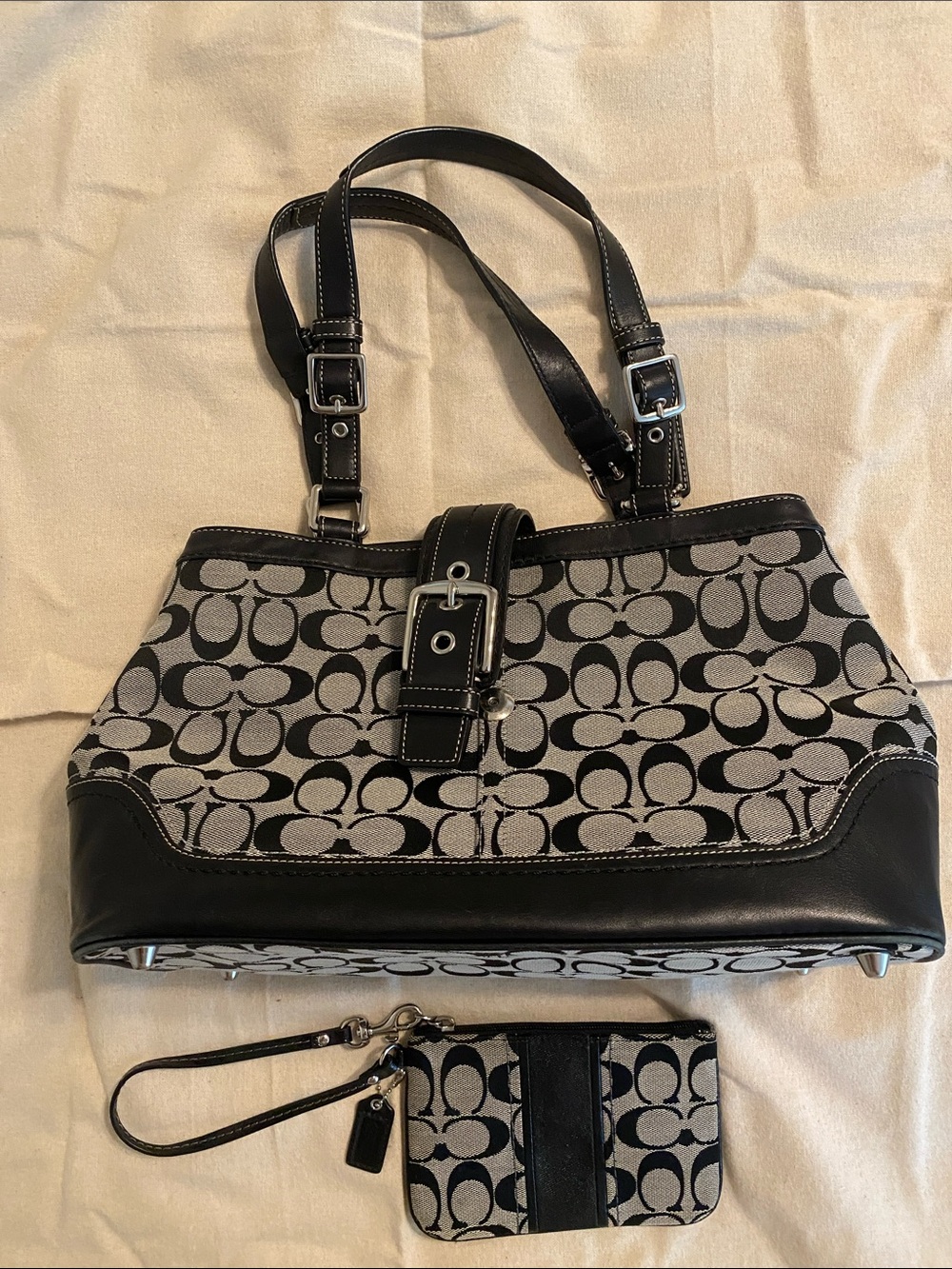Coach Black and Gray Signature Jacquard Shoulder Bag with Wristlet - Picture 4 of 8